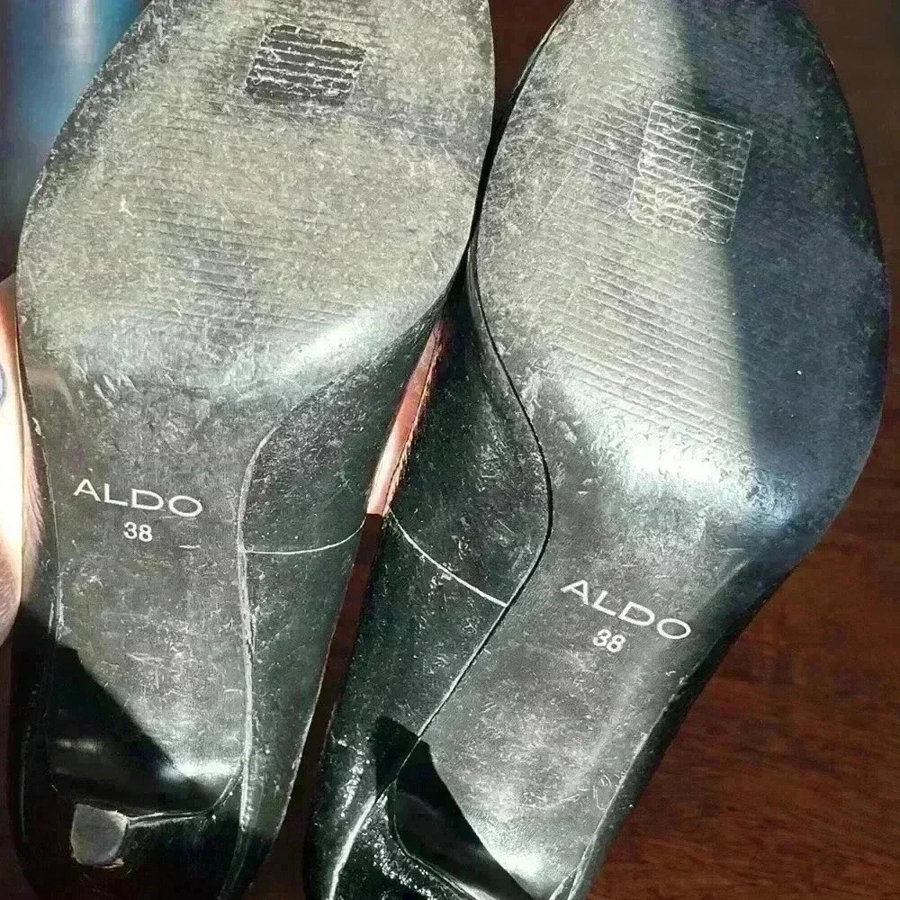 Aldo Women’s Black Patent Leather Pumps Heels Closed Toe Size 7 - Picture 6 of 8